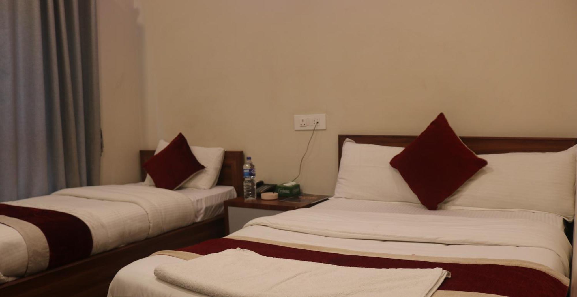 Hotel Tiktok Катманду Экстерьер фото