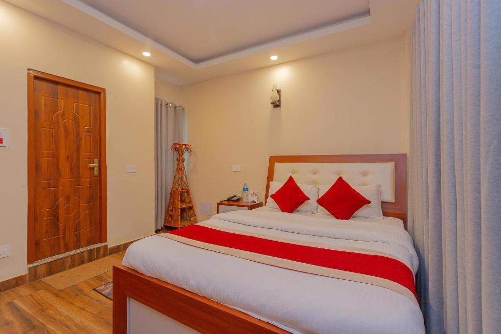 Hotel Tiktok Катманду Экстерьер фото