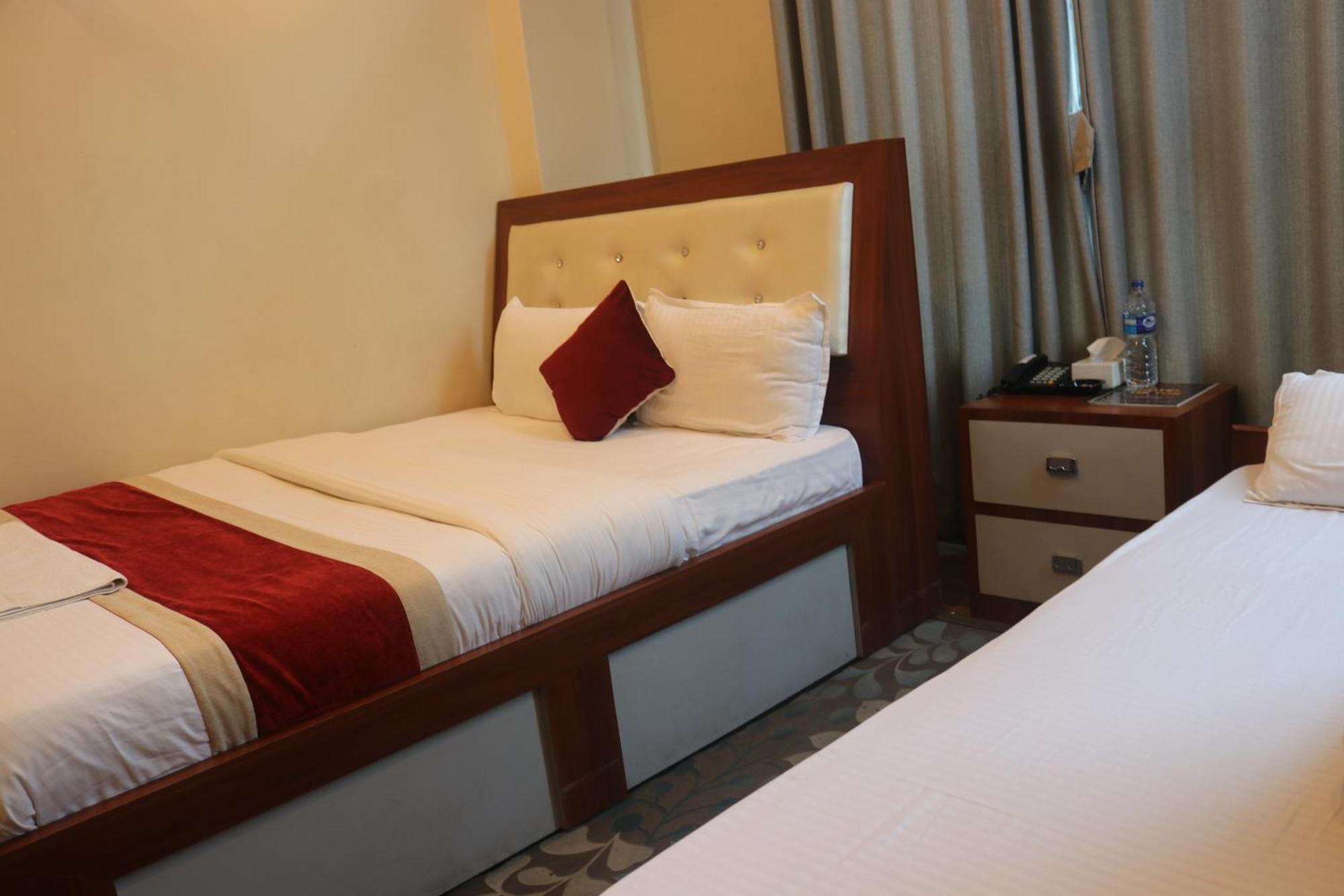 Hotel Tiktok Катманду Экстерьер фото