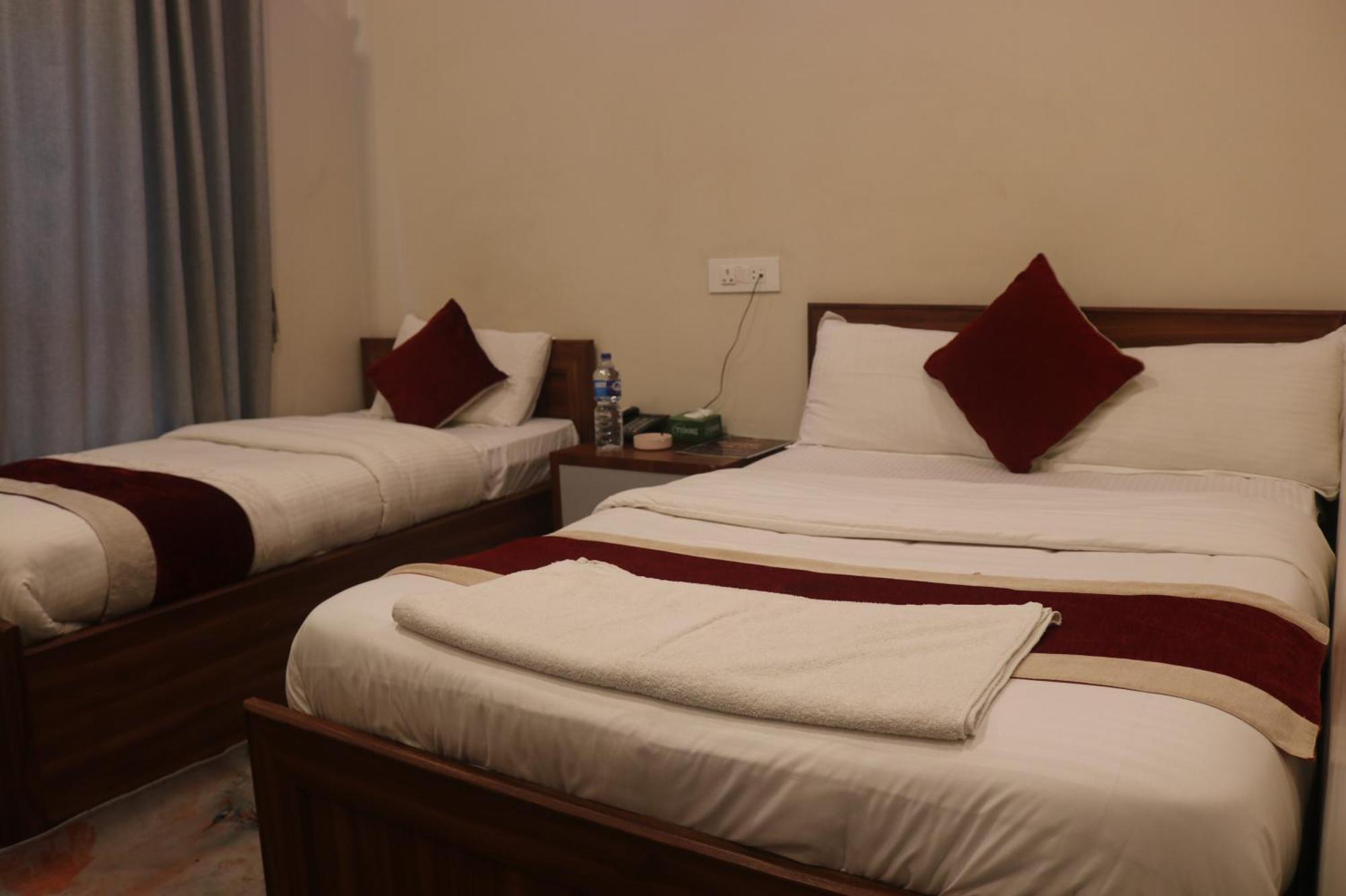 Hotel Tiktok Катманду Экстерьер фото