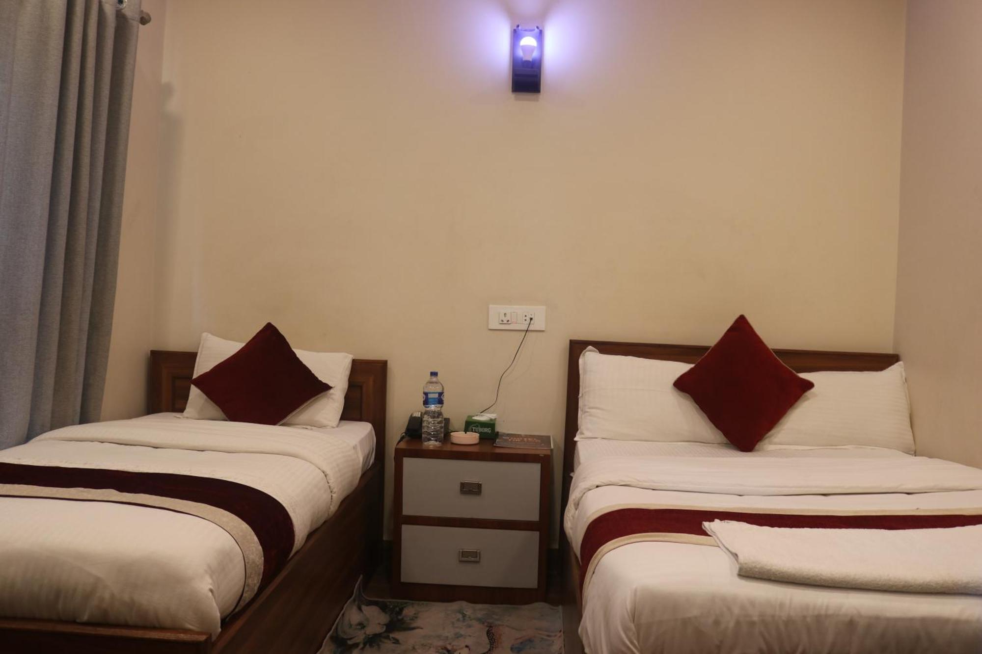 Hotel Tiktok Катманду Экстерьер фото